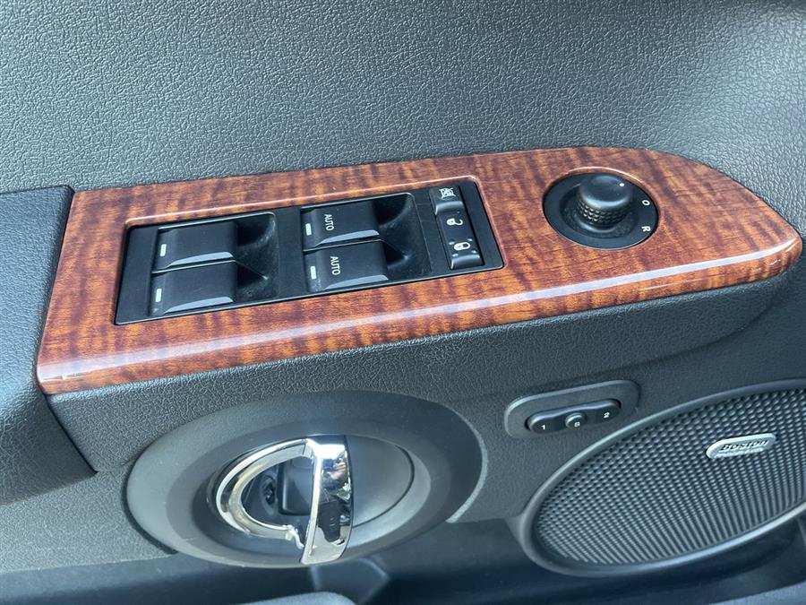 Used Jeep Commander 4WD 4dr Limited 2008 | Wiz Leasing Inc. Stratford, Connecticut Used Jeep Commander 4WD 4dr Limited 2008 | Wiz Leasing Inc. Stratford, Connecticut