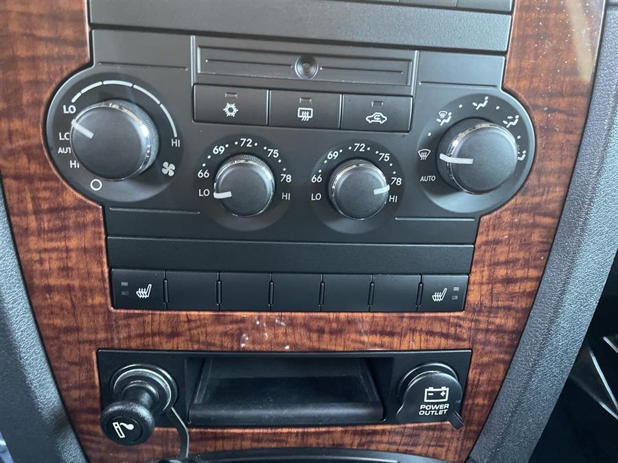 Used Jeep Commander 4WD 4dr Limited 2008 | Wiz Leasing Inc. Stratford, Connecticut Used Jeep Commander 4WD 4dr Limited 2008 | Wiz Leasing Inc. Stratford, Connecticut