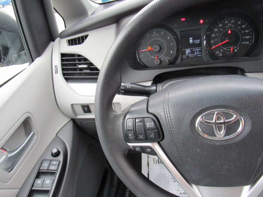 Used Toyota Sienna LE 2017 | Hilario's Auto Sales Inc.. Worcester, Massachusetts Used Toyota Sienna LE 2017 | Hilario's Auto Sales Inc.. Worcester, Massachusetts