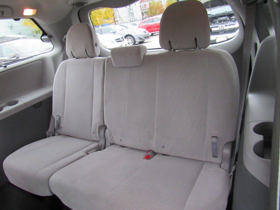 Used Toyota Sienna LE 2017 | Hilario's Auto Sales Inc.. Worcester, Massachusetts Used Toyota Sienna LE 2017 | Hilario's Auto Sales Inc.. Worcester, Massachusetts