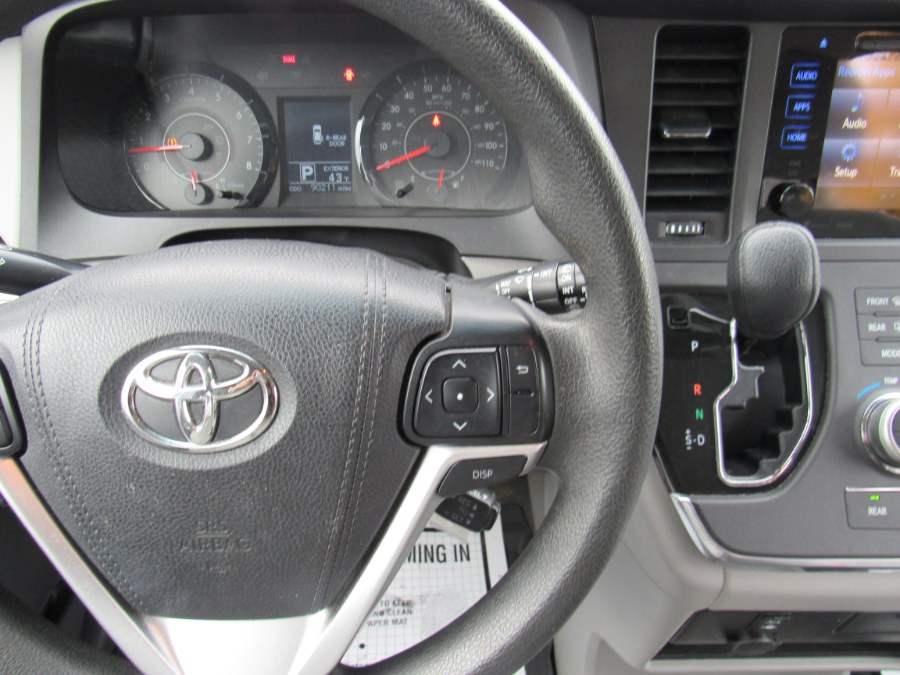 Used Toyota Sienna LE 2017 | Hilario's Auto Sales Inc.. Worcester, Massachusetts Used Toyota Sienna LE 2017 | Hilario's Auto Sales Inc.. Worcester, Massachusetts