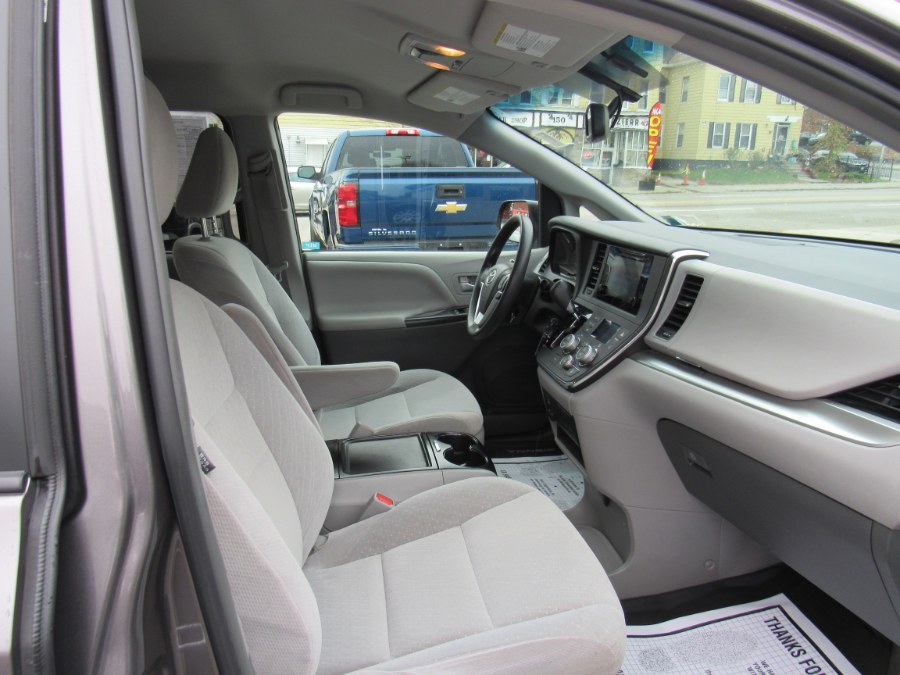 Used Toyota Sienna LE 2017 | Hilario's Auto Sales Inc.. Worcester, Massachusetts Used Toyota Sienna LE 2017 | Hilario's Auto Sales Inc.. Worcester, Massachusetts