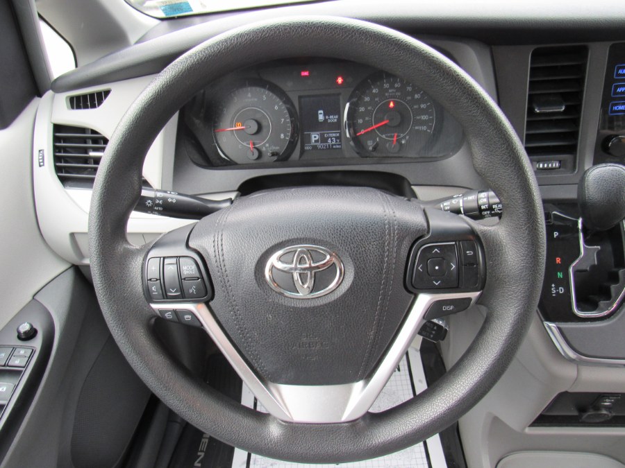 Used Toyota Sienna LE 2017 | Hilario's Auto Sales Inc.. Worcester, Massachusetts Used Toyota Sienna LE 2017 | Hilario's Auto Sales Inc.. Worcester, Massachusetts