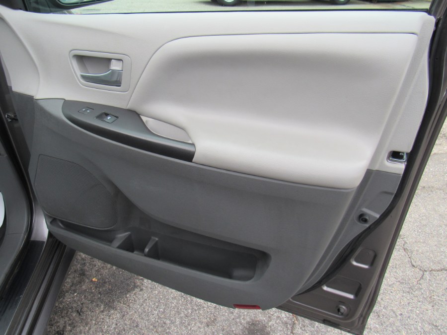Used Toyota Sienna LE 2017 | Hilario's Auto Sales Inc.. Worcester, Massachusetts Used Toyota Sienna LE 2017 | Hilario's Auto Sales Inc.. Worcester, Massachusetts