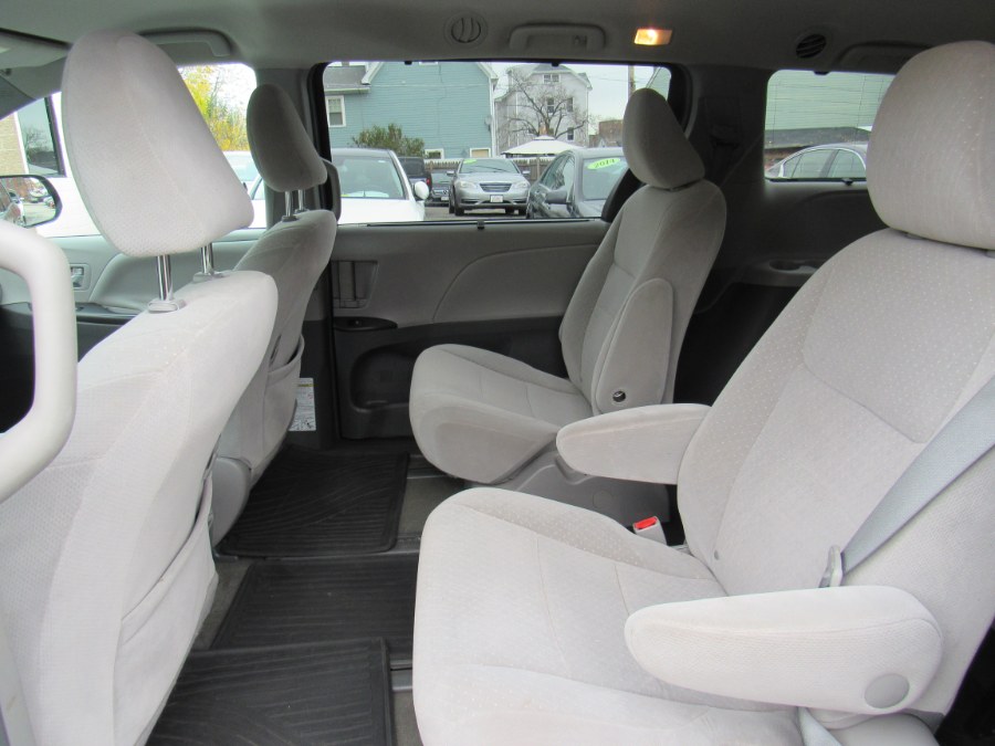 Used Toyota Sienna LE 2017 | Hilario's Auto Sales Inc.. Worcester, Massachusetts Used Toyota Sienna LE 2017 | Hilario's Auto Sales Inc.. Worcester, Massachusetts