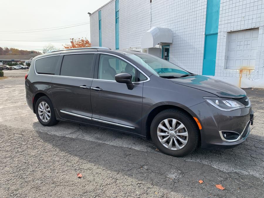 Used Chrysler Pacifica Touring L FWD 2018 | Dealertown Auto Wholesalers. Milford, Connecticut Used Chrysler Pacifica Touring L FWD 2018 | Dealertown Auto Wholesalers. Milford, Connecticut