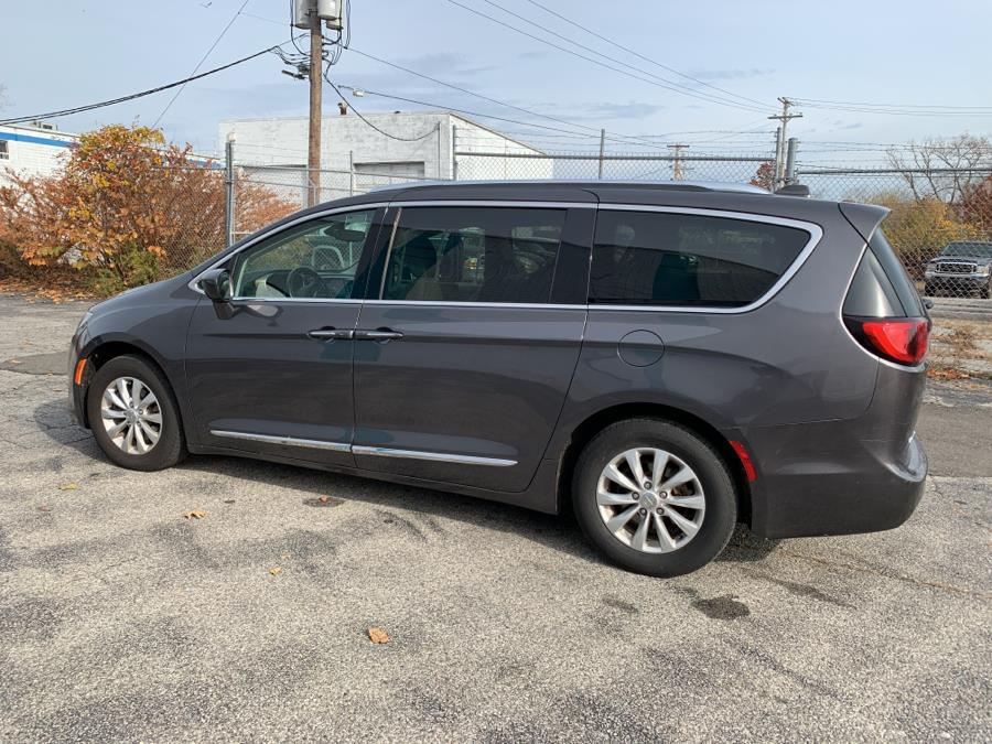 Used Chrysler Pacifica Touring L FWD 2018 | Dealertown Auto Wholesalers. Milford, Connecticut Used Chrysler Pacifica Touring L FWD 2018 | Dealertown Auto Wholesalers. Milford, Connecticut