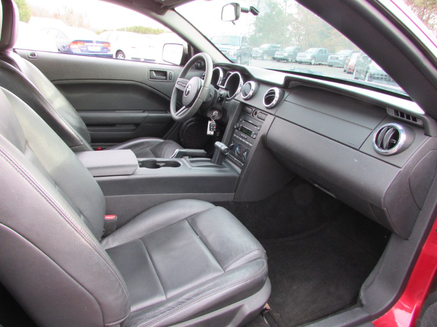Used Ford Mustang 2dr Cpe Deluxe 2005 | United Auto Sales of E Windsor, Inc. East Windsor, Connecticut Used Ford Mustang 2dr Cpe Deluxe 2005 | United Auto Sales of E Windsor, Inc. East Windsor, Connecticut