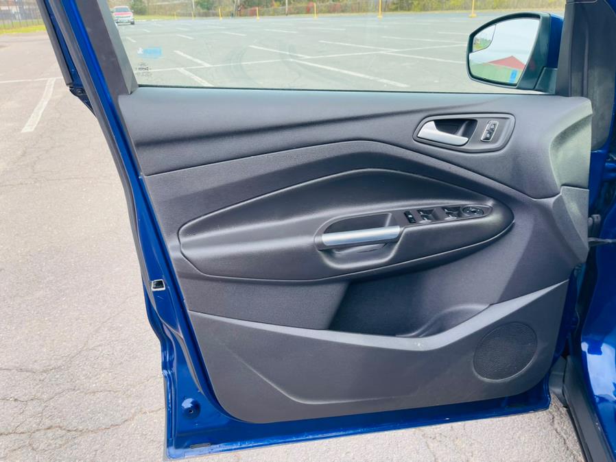 2013 Ford Escape 4WD 4dr SE, available for sale in New Britain, Connecticut | Supreme Automotive. New Britain, Connecticut 2013 Ford Escape 4WD 4dr SE, available for sale in New Britain, Connecticut | Supreme Automotive. New Britain, Connecticut