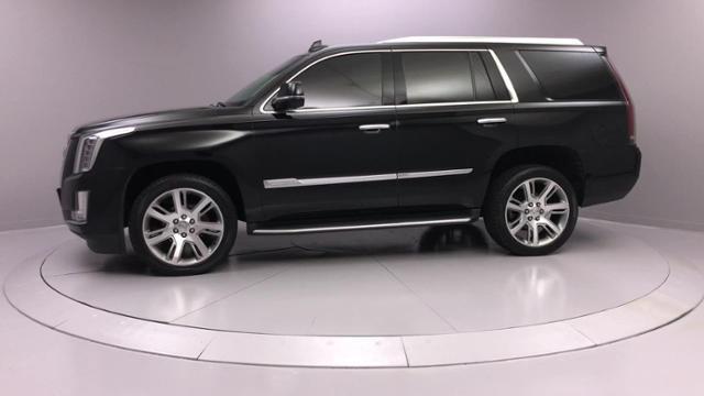 Used Cadillac Escalade 4WD 4dr Luxury 2015 | J&M Automotive Sls&Svc LLC. Naugatuck, Connecticut Used Cadillac Escalade 4WD 4dr Luxury 2015 | J&M Automotive Sls&Svc LLC. Naugatuck, Connecticut