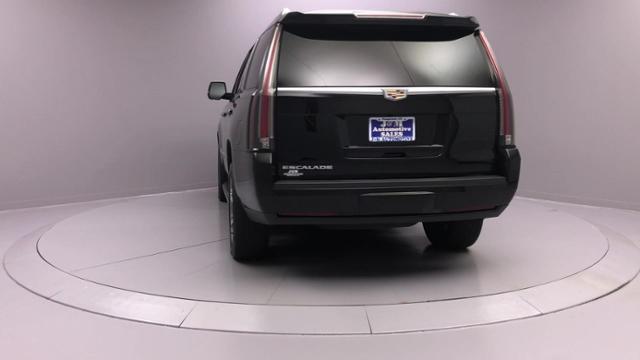 Used Cadillac Escalade 4WD 4dr Luxury 2015 | J&M Automotive Sls&Svc LLC. Naugatuck, Connecticut Used Cadillac Escalade 4WD 4dr Luxury 2015 | J&M Automotive Sls&Svc LLC. Naugatuck, Connecticut