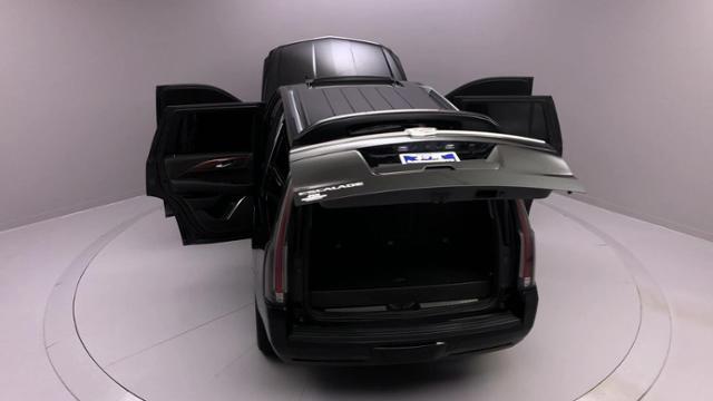 Used Cadillac Escalade 4WD 4dr Luxury 2015 | J&M Automotive Sls&Svc LLC. Naugatuck, Connecticut Used Cadillac Escalade 4WD 4dr Luxury 2015 | J&M Automotive Sls&Svc LLC. Naugatuck, Connecticut