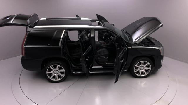 Used Cadillac Escalade 4WD 4dr Luxury 2015 | J&M Automotive Sls&Svc LLC. Naugatuck, Connecticut Used Cadillac Escalade 4WD 4dr Luxury 2015 | J&M Automotive Sls&Svc LLC. Naugatuck, Connecticut