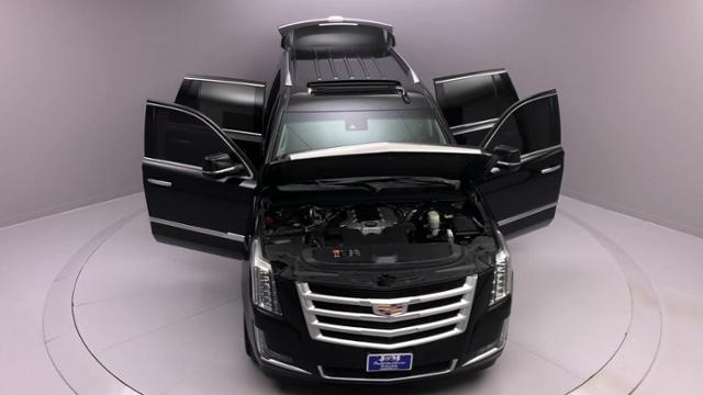 Used Cadillac Escalade 4WD 4dr Luxury 2015 | J&M Automotive Sls&Svc LLC. Naugatuck, Connecticut Used Cadillac Escalade 4WD 4dr Luxury 2015 | J&M Automotive Sls&Svc LLC. Naugatuck, Connecticut