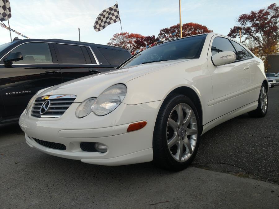 Used Mercedes-Benz C-Class 2dr Sport Cpe 1.8L 2004 | Alpine Motors Inc. Wantagh, New York Used Mercedes-Benz C-Class 2dr Sport Cpe 1.8L 2004 | Alpine Motors Inc. Wantagh, New York
