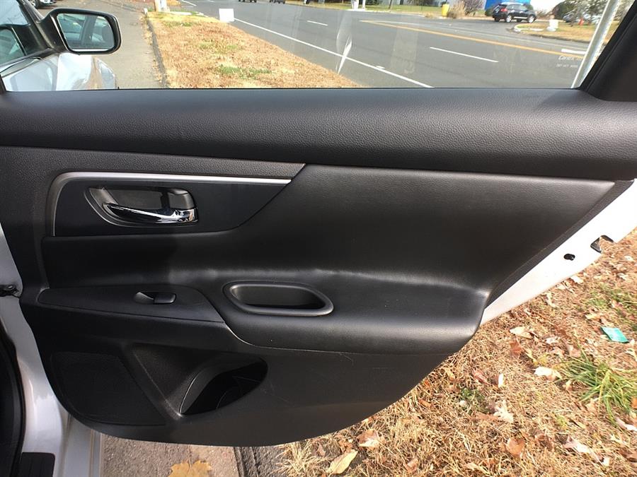 Used Nissan Altima 4dr Sdn I4 2.5 S 2015 | Smart Buy Auto Sales, LLC. Wallingford, Connecticut Used Nissan Altima 4dr Sdn I4 2.5 S 2015 | Smart Buy Auto Sales, LLC. Wallingford, Connecticut