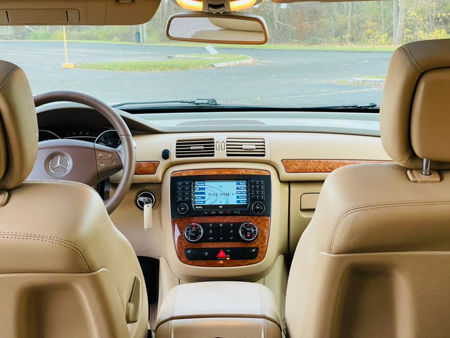 Used Mercedes-Benz R-Class 4MATIC 4dr 3.5L 2007 | Supreme Automotive. New Britain, Connecticut Used Mercedes-Benz R-Class 4MATIC 4dr 3.5L 2007 | Supreme Automotive. New Britain, Connecticut