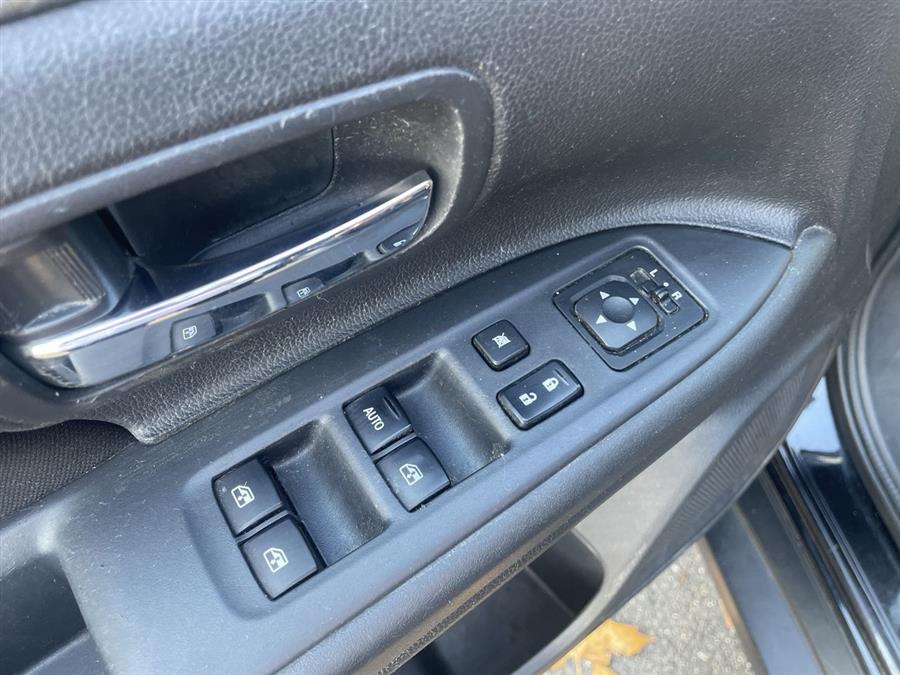 Used Mitsubishi Outlander AWC 4dr SE 2016 | Wiz Leasing Inc. Stratford, Connecticut Used Mitsubishi Outlander AWC 4dr SE 2016 | Wiz Leasing Inc. Stratford, Connecticut