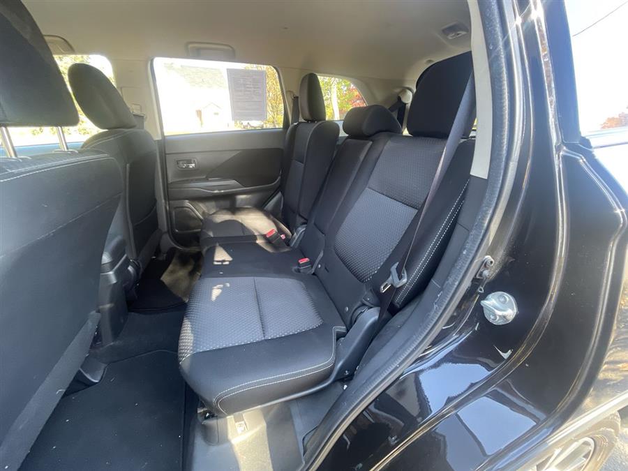 Used Mitsubishi Outlander AWC 4dr SE 2016 | Wiz Leasing Inc. Stratford, Connecticut Used Mitsubishi Outlander AWC 4dr SE 2016 | Wiz Leasing Inc. Stratford, Connecticut