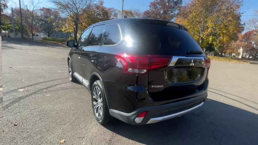 Used Mitsubishi Outlander AWC 4dr SE 2016 | Wiz Leasing Inc. Stratford, Connecticut Used Mitsubishi Outlander AWC 4dr SE 2016 | Wiz Leasing Inc. Stratford, Connecticut