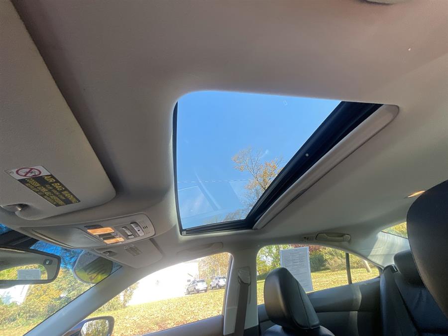 2010 Lexus ES 350 4dr Sdn, available for sale in Stratford, Connecticut | Wiz Leasing Inc. Stratford, Connecticut 2010 Lexus ES 350 4dr Sdn, available for sale in Stratford, Connecticut | Wiz Leasing Inc. Stratford, Connecticut