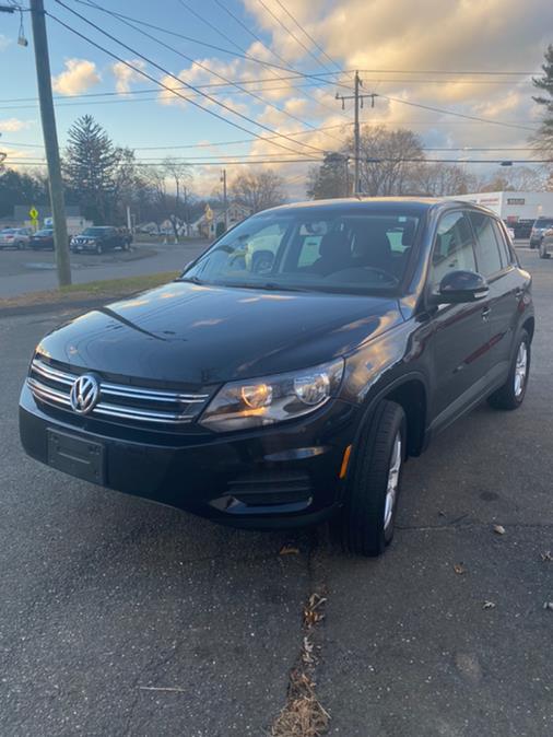 Used Volkswagen Tiguan 4WD 4dr Auto SE w/Sunroof & Nav 2013 | Malkoon Motors. Agawam, Massachusetts Used Volkswagen Tiguan 4WD 4dr Auto SE w/Sunroof & Nav 2013 | Malkoon Motors. Agawam, Massachusetts