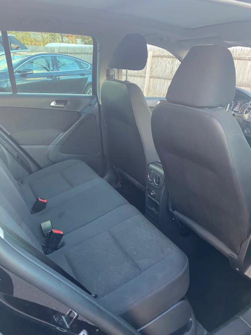 Used Volkswagen Tiguan 4WD 4dr Auto SE w/Sunroof & Nav 2013 | Malkoon Motors. Agawam, Massachusetts Used Volkswagen Tiguan 4WD 4dr Auto SE w/Sunroof & Nav 2013 | Malkoon Motors. Agawam, Massachusetts