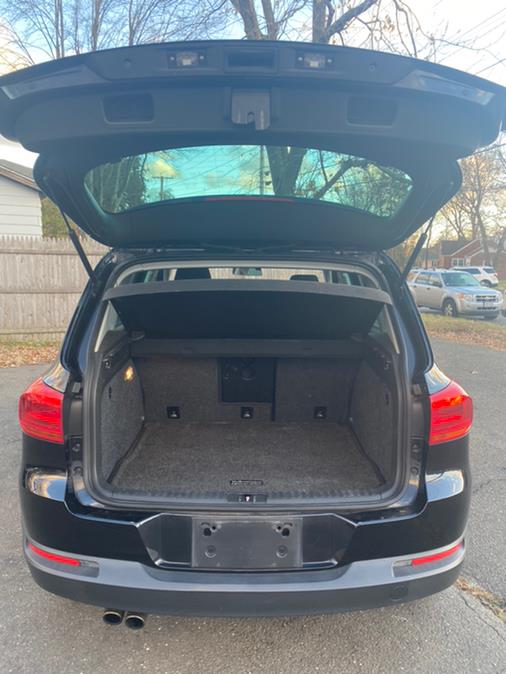 Used Volkswagen Tiguan 4WD 4dr Auto SE w/Sunroof & Nav 2013 | Malkoon Motors. Agawam, Massachusetts Used Volkswagen Tiguan 4WD 4dr Auto SE w/Sunroof & Nav 2013 | Malkoon Motors. Agawam, Massachusetts
