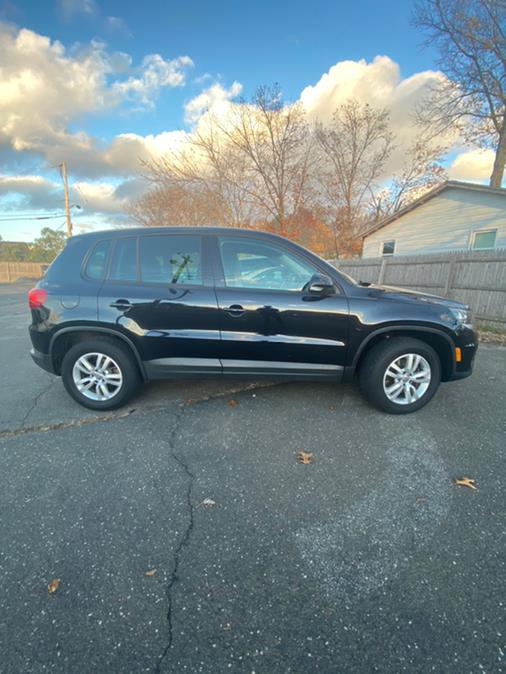 Used Volkswagen Tiguan 4WD 4dr Auto SE w/Sunroof & Nav 2013 | Malkoon Motors. Agawam, Massachusetts Used Volkswagen Tiguan 4WD 4dr Auto SE w/Sunroof & Nav 2013 | Malkoon Motors. Agawam, Massachusetts