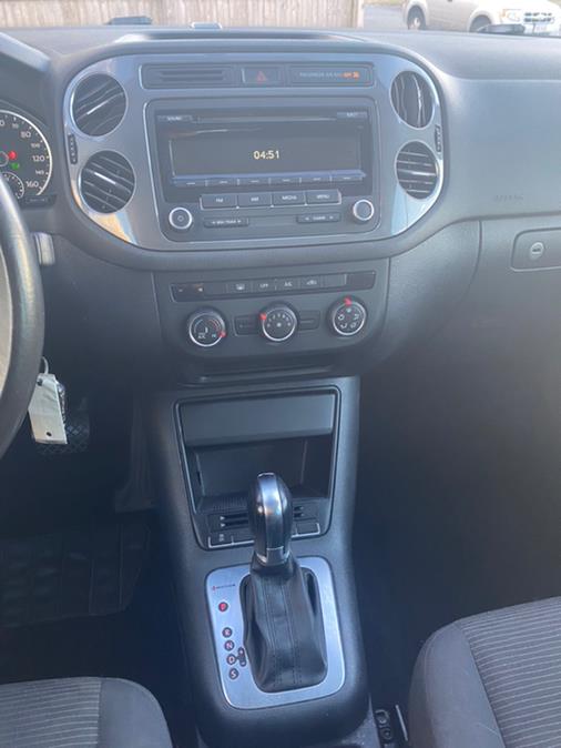 Used Volkswagen Tiguan 4WD 4dr Auto SE w/Sunroof & Nav 2013 | Malkoon Motors. Agawam, Massachusetts Used Volkswagen Tiguan 4WD 4dr Auto SE w/Sunroof & Nav 2013 | Malkoon Motors. Agawam, Massachusetts