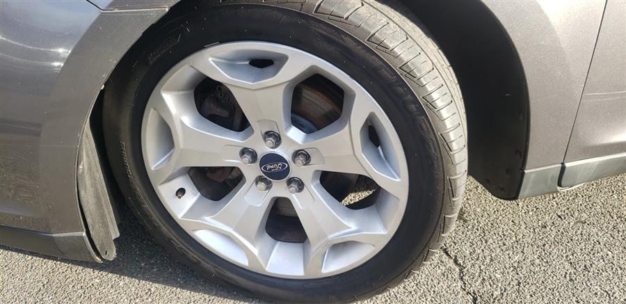 2011 Ford Taurus 4dr Sdn SEL AWD, available for sale in Little Ferry, New Jersey | Victoria Preowned Autos Inc. Little Ferry, New Jersey 2011 Ford Taurus 4dr Sdn SEL AWD, available for sale in Little Ferry, New Jersey | Victoria Preowned Autos Inc. Little Ferry, New Jersey