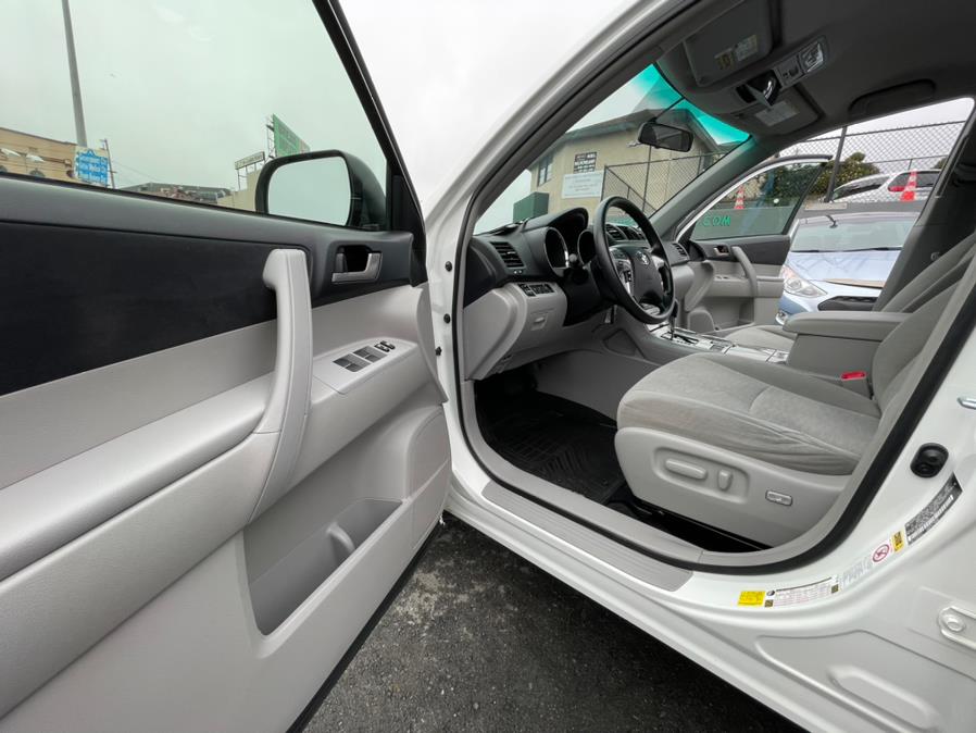 Used Toyota Highlander Hybrid 4WD 2012 | Green Light Auto Wholesale. Daly City, California Used Toyota Highlander Hybrid 4WD 2012 | Green Light Auto Wholesale. Daly City, California