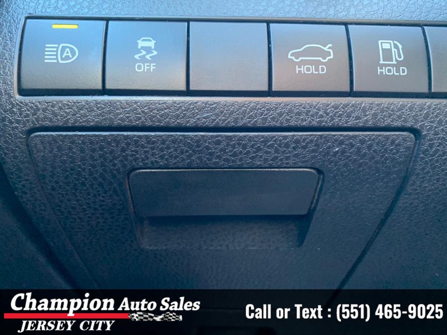 Used Toyota Camry SE Auto (Natl) 2019 | Champion Auto Sales of JC. Jersey City, New Jersey Used Toyota Camry SE Auto (Natl) 2019 | Champion Auto Sales of JC. Jersey City, New Jersey