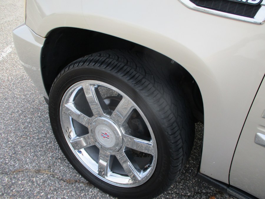 2009 Cadillac Escalade Hybrid 4WD 4dr, available for sale in Massapequa, New York | South Shore Auto Brokers & Sales. Massapequa, New York 2009 Cadillac Escalade Hybrid 4WD 4dr, available for sale in Massapequa, New York | South Shore Auto Brokers & Sales. Massapequa, New York