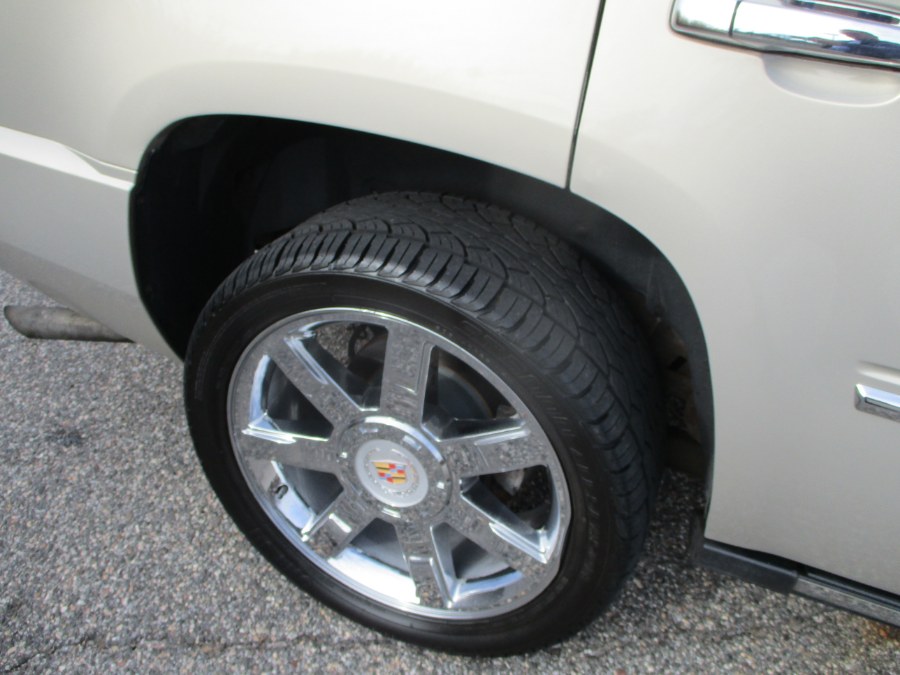 2009 Cadillac Escalade Hybrid 4WD 4dr, available for sale in Massapequa, New York | South Shore Auto Brokers & Sales. Massapequa, New York 2009 Cadillac Escalade Hybrid 4WD 4dr, available for sale in Massapequa, New York | South Shore Auto Brokers & Sales. Massapequa, New York