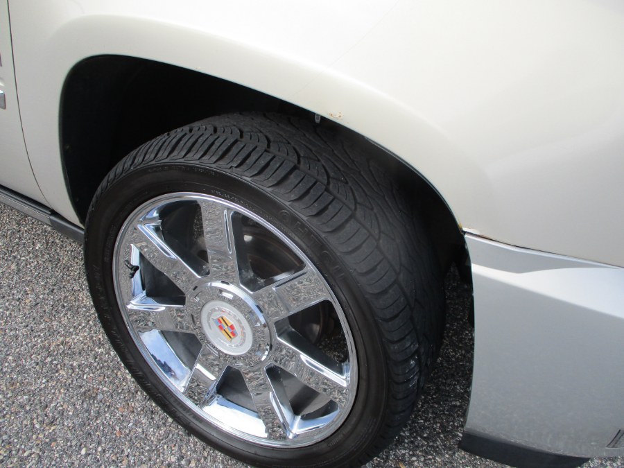 2009 Cadillac Escalade Hybrid 4WD 4dr, available for sale in Massapequa, New York | South Shore Auto Brokers & Sales. Massapequa, New York 2009 Cadillac Escalade Hybrid 4WD 4dr, available for sale in Massapequa, New York | South Shore Auto Brokers & Sales. Massapequa, New York
