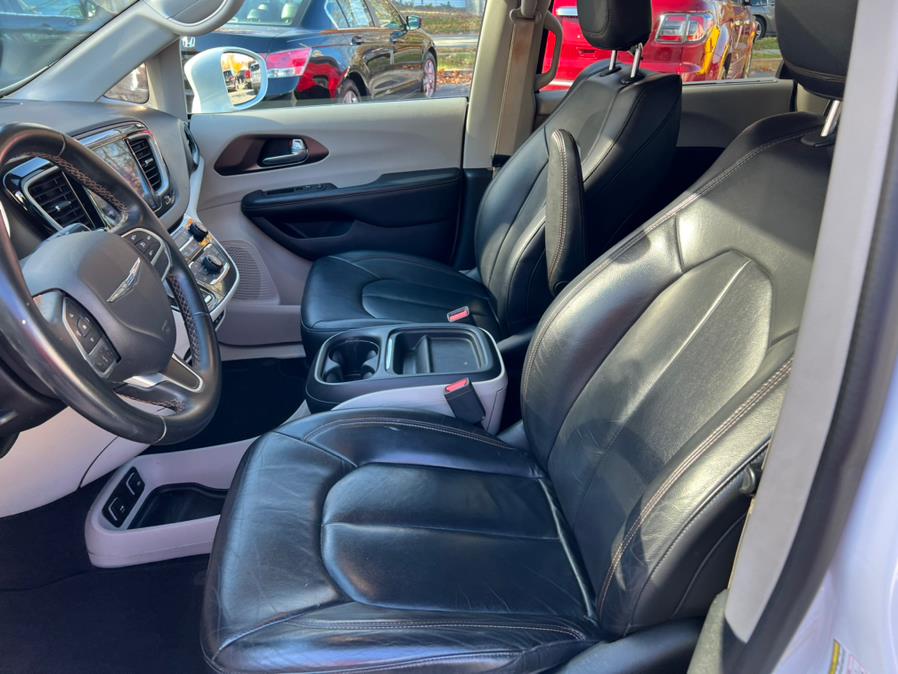 Used Chrysler Pacifica Touring-L FWD 2017 | Mint Auto Sales. Islip, New York Used Chrysler Pacifica Touring-L FWD 2017 | Mint Auto Sales. Islip, New York