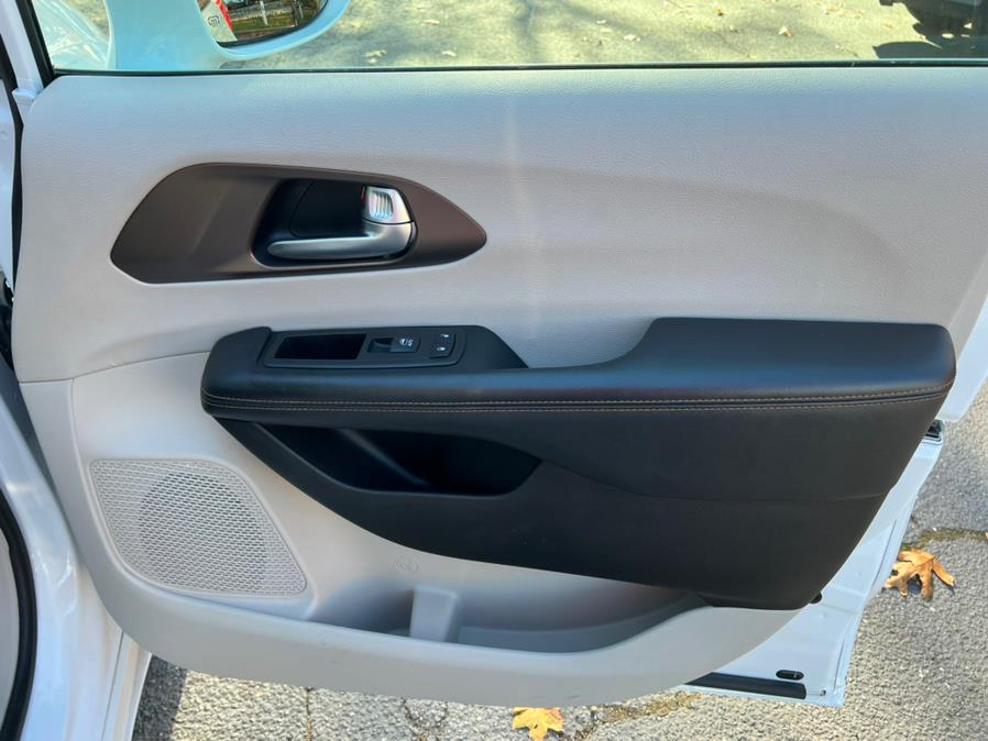 Used Chrysler Pacifica Touring-L FWD 2017 | Mint Auto Sales. Islip, New York Used Chrysler Pacifica Touring-L FWD 2017 | Mint Auto Sales. Islip, New York