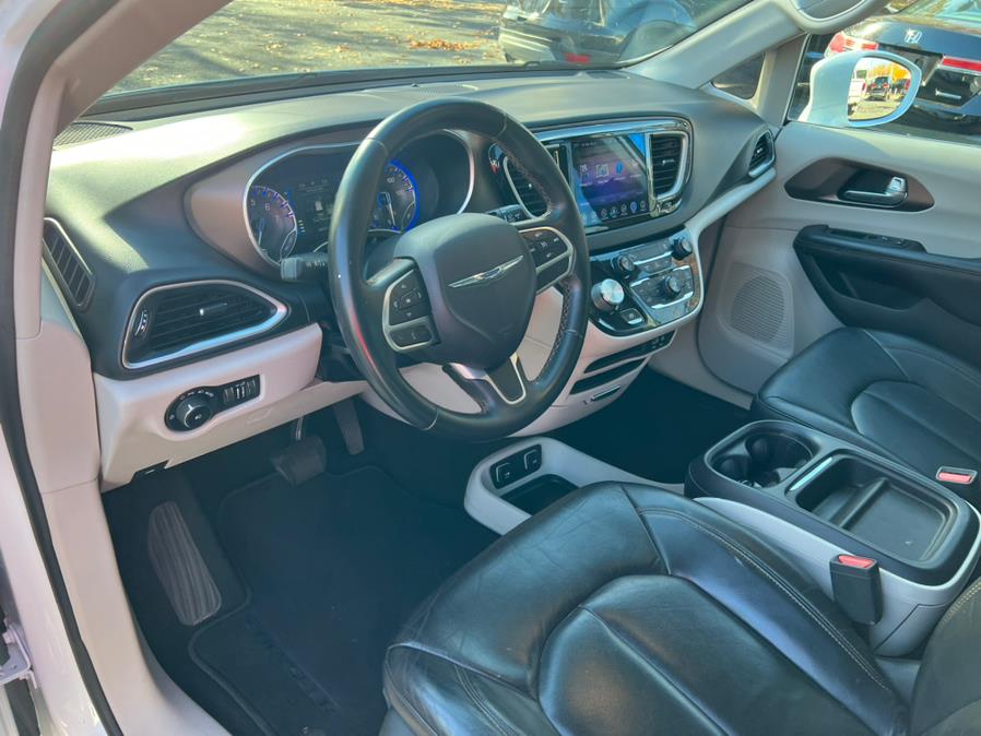 Used Chrysler Pacifica Touring-L FWD 2017 | Mint Auto Sales. Islip, New York Used Chrysler Pacifica Touring-L FWD 2017 | Mint Auto Sales. Islip, New York