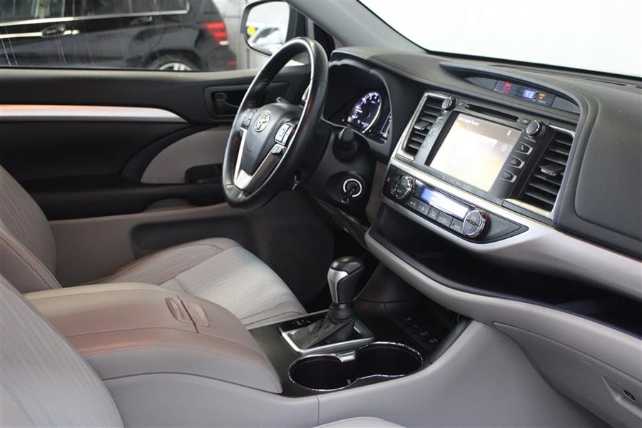 Used Toyota Highlander LE 2018 | Fast Track Motors. Paterson, New Jersey Used Toyota Highlander LE 2018 | Fast Track Motors. Paterson, New Jersey