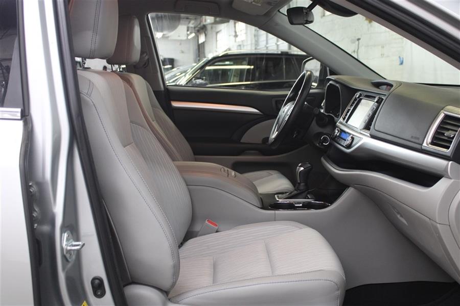 Used Toyota Highlander LE 2018 | Fast Track Motors. Paterson, New Jersey Used Toyota Highlander LE 2018 | Fast Track Motors. Paterson, New Jersey