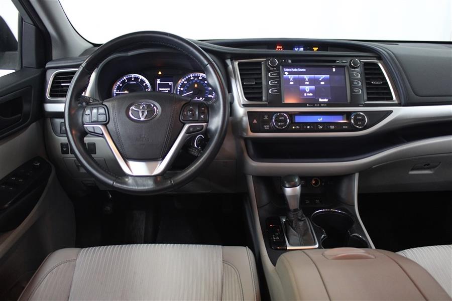 Used Toyota Highlander LE 2018 | Fast Track Motors. Paterson, New Jersey Used Toyota Highlander LE 2018 | Fast Track Motors. Paterson, New Jersey