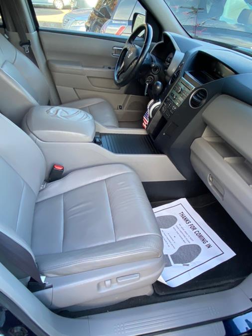 2010 Honda Pilot 4WD 4dr EX-L, available for sale in Chicopee, Massachusetts | Broadway Auto Shop Inc.. Chicopee, Massachusetts 2010 Honda Pilot 4WD 4dr EX-L, available for sale in Chicopee, Massachusetts | Broadway Auto Shop Inc.. Chicopee, Massachusetts