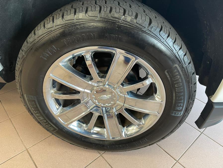 Used Chevrolet Silverado 1500 4WD Crew Cab 143.5" High Country 2017 | Power Motors East. Massapequa Park, New York Used Chevrolet Silverado 1500 4WD Crew Cab 143.5" High Country 2017 | Power Motors East. Massapequa Park, New York