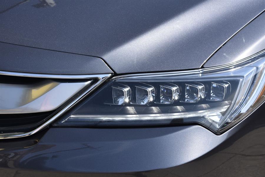 Used Acura Ilx w/Premium 4dr Sedan Package 2018 | Automania. Woodside, New York Used Acura Ilx w/Premium 4dr Sedan Package 2018 | Automania. Woodside, New York