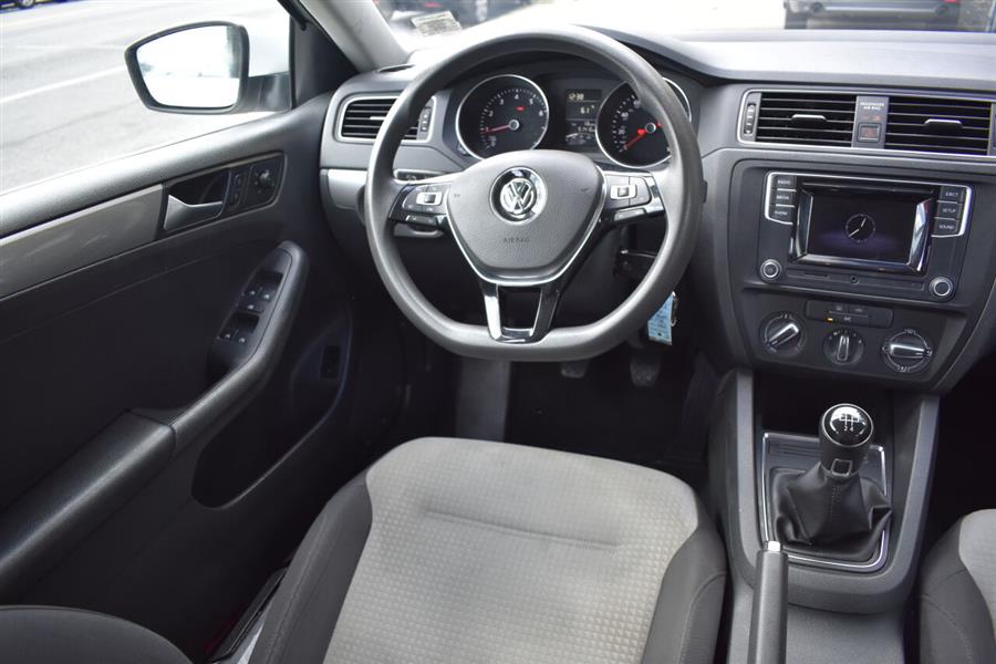 Used Volkswagen Jetta 1.4T S 4dr Sedan 5M 2017 | Automania. Woodside, New York Used Volkswagen Jetta 1.4T S 4dr Sedan 5M 2017 | Automania. Woodside, New York