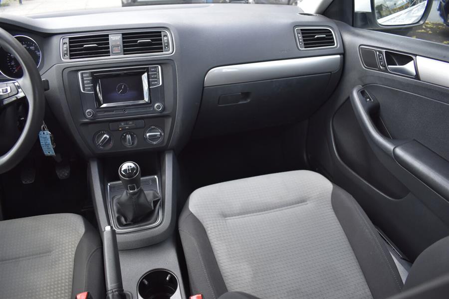 Used Volkswagen Jetta 1.4T S 4dr Sedan 5M 2017 | Automania. Woodside, New York Used Volkswagen Jetta 1.4T S 4dr Sedan 5M 2017 | Automania. Woodside, New York