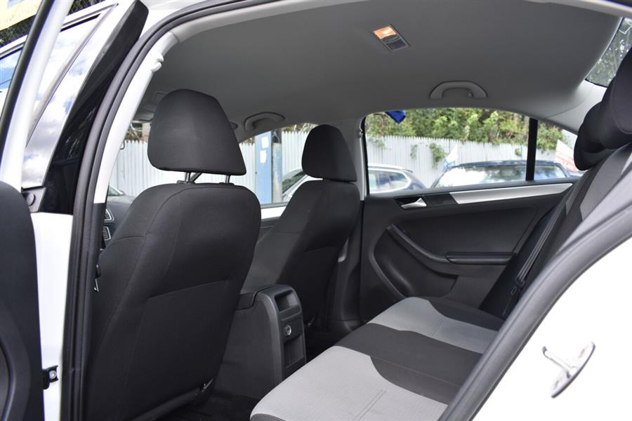 Used Volkswagen Jetta 1.4T S 4dr Sedan 5M 2017 | Automania. Woodside, New York Used Volkswagen Jetta 1.4T S 4dr Sedan 5M 2017 | Automania. Woodside, New York
