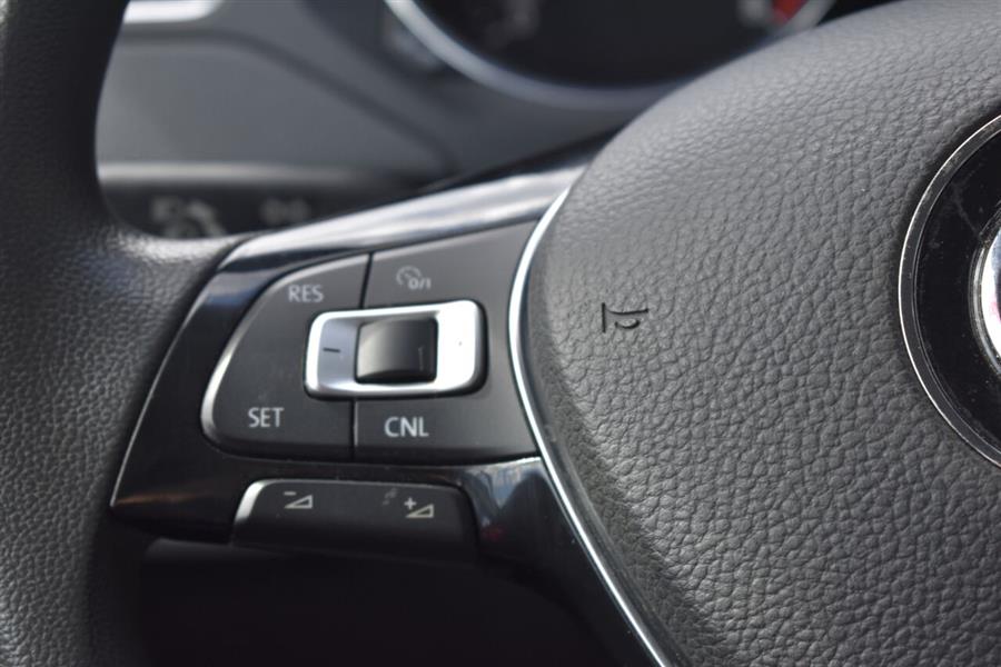 Used Volkswagen Jetta 1.4T S 4dr Sedan 5M 2017 | Automania. Woodside, New York Used Volkswagen Jetta 1.4T S 4dr Sedan 5M 2017 | Automania. Woodside, New York