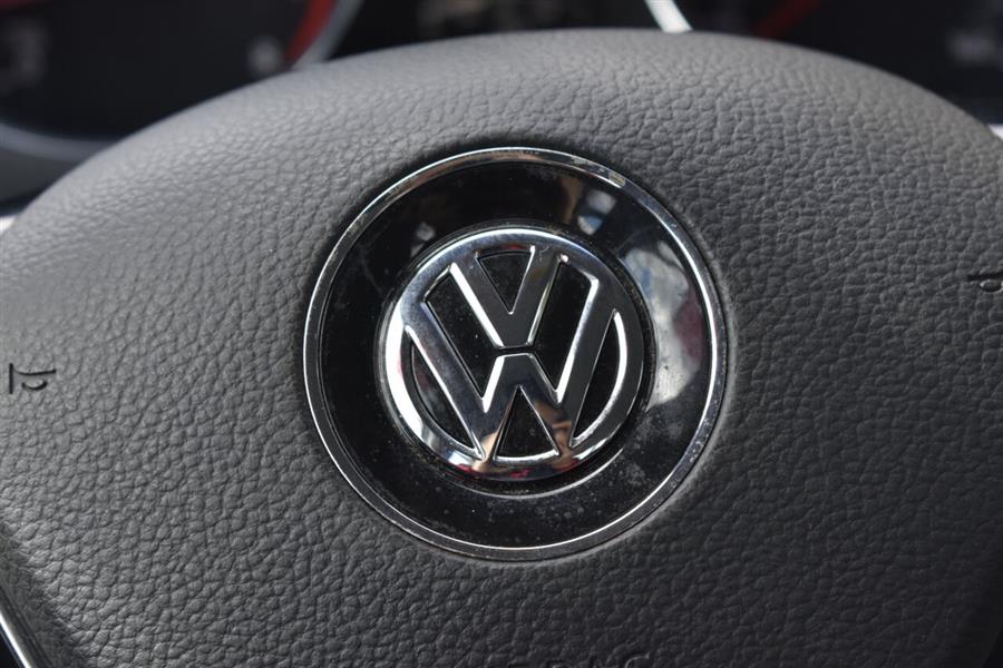 Used Volkswagen Jetta 1.4T S 4dr Sedan 5M 2017 | Automania. Woodside, New York Used Volkswagen Jetta 1.4T S 4dr Sedan 5M 2017 | Automania. Woodside, New York